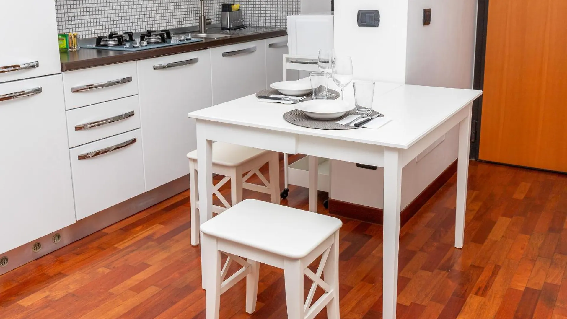 Apartament Free Private Parking - 5Min To Metro - Balcony - Quiet Mediolan 0*,
