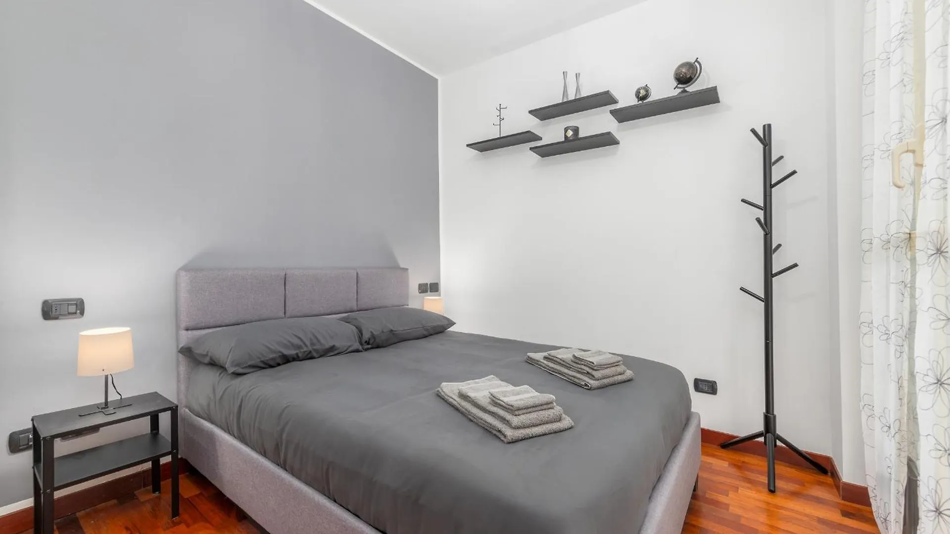 Apartament Free Private Parking - 5Min To Metro - Balcony - Quiet Mediolan 0*,  Włochy