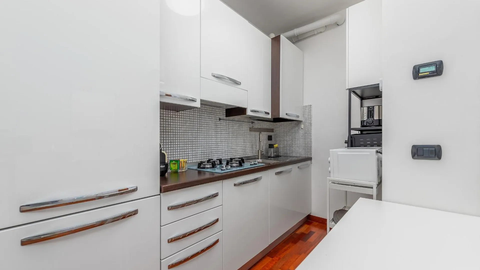 Free Private Parking - 5Min To Metro - Balcony - Quiet Apartman Milánó